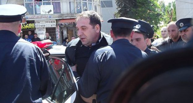 Police detaining Bezhan Gunava, August 25, 2020. Photo courtesy of press service of 'Free Georgia'