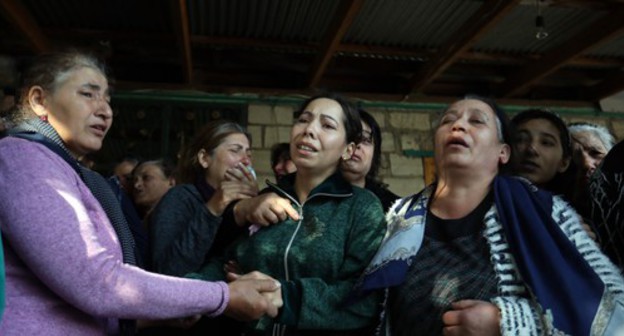 Women mourning the dead, October 20, 2020. Photo by Aziz Karimov for the Caucasian Knot