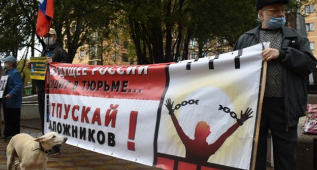 Picketers in Rostov-on-Don demand to stop political repression in the country, October 31, 2020. Photo by Konstantin Volgin for the Caucasian Knot