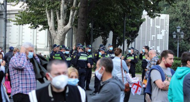 Demonstrators demanding to hold early parliamentary elections in Tbilisi. Photo by Inna Kukudjanova for the "Caucasian Knot"