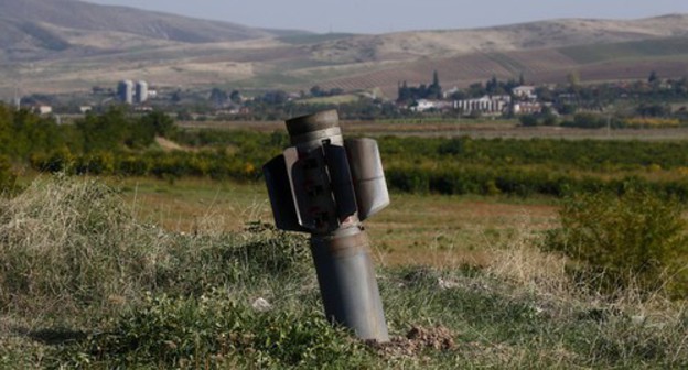 Unexploded shell near the villate of Martuni. Photo: REUTERS/Stringer