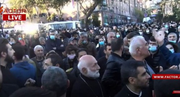 A rally with the demand of the Nikol Pashinyan's resignation, Yerevan, November 11, 2020. Screenshot: https://www.youtube.com/watch?v=7gUId4xQWq8&feature=emb_logo