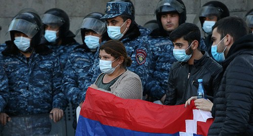 Rally participants, Yerevan, November 11, 2020. Photo: Vahram Baghdasaryan/Photolure via REUTERS