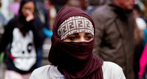 A Muslim woman. Photo: Chris Beckett https://www.flickr.com