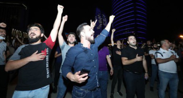 A spontaneous rally in support of the Azerbaijani army in Baku, July 14, 2020. Photo by Aziz Karimov for the "Caucasian Knot"