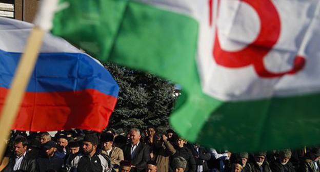 The flags of Russia and Ingushetia at the rally in Magas, March 17, 2020. Photo: REUTERS/Maxim Shemetov