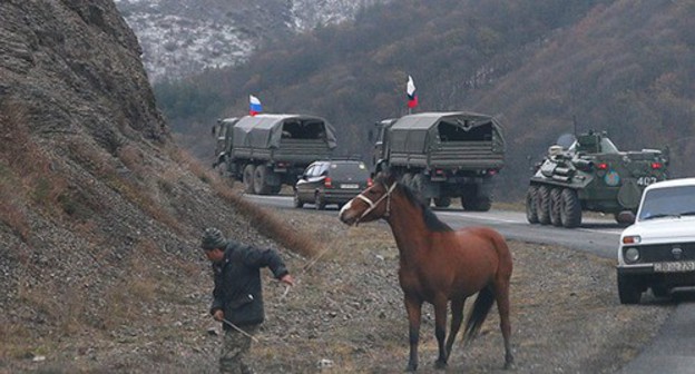 Residents of Lachin on at road in Nagorno-Karabakh, November 13, 2020. Photo: REUTERS/Stringer