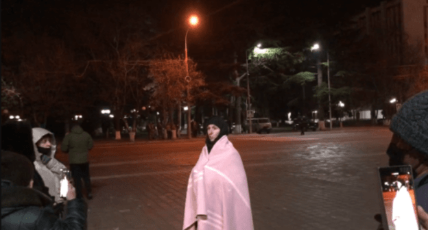 Oksana Sotieva (in the center) at a protest action in Tskhinvali on December 5, 2020. Screenshot of the video t.me/iron_bonvarnon/2906