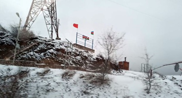 Flags of Azerbaijan and Turkey at the entrance to Shushi, December 7, 2020. Photo by David Simonyan for the Caucasian Knot