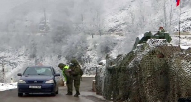 A checkpoint in the Lachin Corridor controlled by peacemakers. Photo by the press service of the Russian Ministry of Defence http://mil.ru/russian_peacekeeping_forces/news/more.htm?id=12330062@egNews