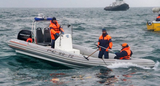 Emergency and rescue services at the site of the crash of the Tu-154. December 25, 2016. Photo: the Russian Ministry of Emergency Situations