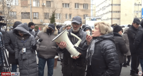 Protest action at the Ministry of Justice in Yerevan, January 8, 2021. Screenshot: https://youtu.be/qqWnPEPSIc4