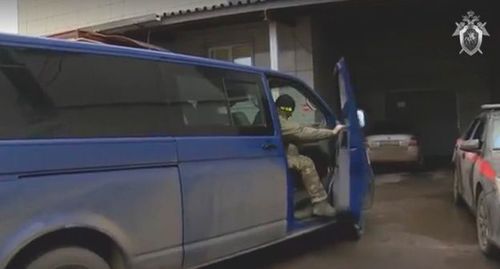 Law enforcers' car. Screenshot of the video by the Investigative Committee of the Russian Federation https://yandex.ru/search/?