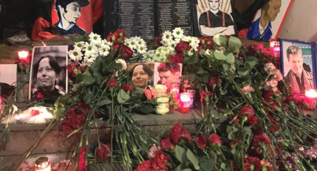 Flowers and candles at the venue of murder of lawyer Stanislav Markelov and journalist Anastasia Baburova. Moscow, January 19, 2021. Photo by Oleg Krasnov for the Caucasian Knot