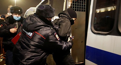 Police detain supporters of Alexei Navalny, January 18, 2021. Photo: REUTERS/Anton Vaganov