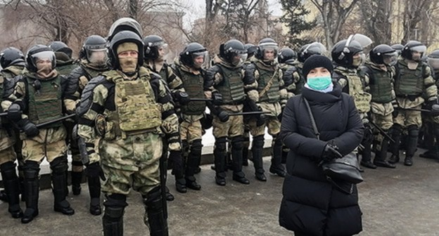 Participant of a rally in support of Navalny in front of law enforcers, Volgograd, January 31, 2021. Photo by Tatiana Filimonova for the Caucasian Knot