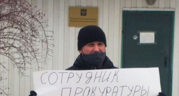 Igor Nagavkin holds solo picket. Photo courtesy of Igor Nagavkin