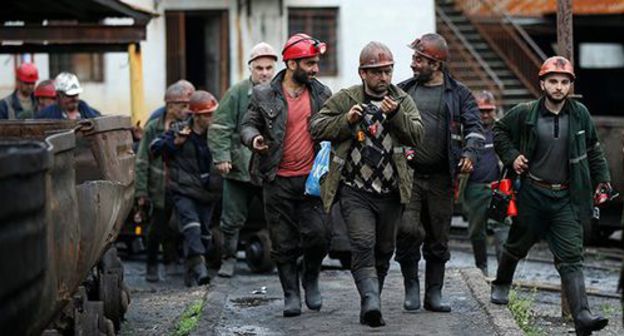 Workers of a Tkibuli mine. Photo: REUTERS/David Mdzinarishvili