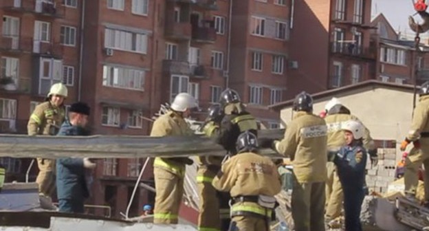 At the explosion site in Vladikavkaz. Screenshot of the video https://www.youtube.com/watch?v=MhIKSG7OZVs&amp;feature=emb_logo