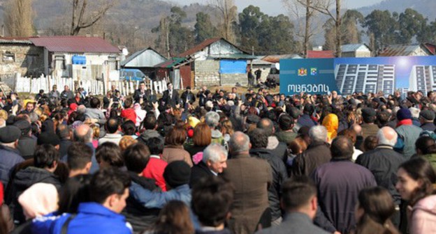 Batumi residents at a rally. Photo courtesy of the press service of the Georgian government: https://www.facebook.com/GeorgianGovernment/photos/pcb.1602184726586092/1602183863252845/?type=3&theater