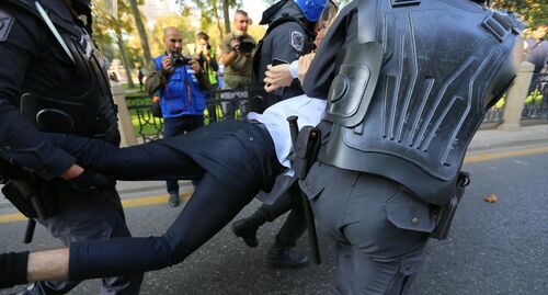 The police detains an activist. Photo by Aziz Karimov for the "Caucasian Knot"