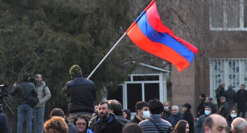 An opposition supporter with the Armenian flag. Yerevan, February 25, 2021. Photo by Tigran Petrosyan for the "Caucasian Knot"