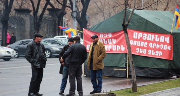 The protesters' tent camp near the building of the Armenian Parliament. Yerevan, March 11, 2021. Photo by Tigran Petrosyan for the "Caucasian Knot"