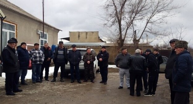 Gathering of residents of the dwelling settlement of Progress in the Stavropol Territory. Photo by Lyudmila Maratova for the Caucasian Knot