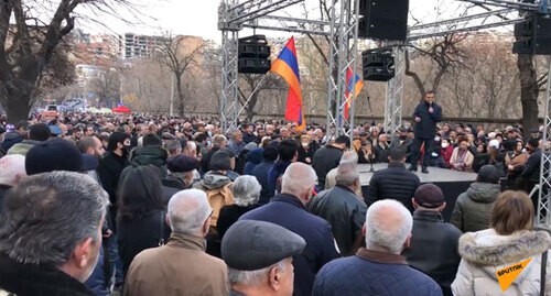 Participants of opposition supporters in Yerevan, March 28, 2021. Screenshot from video posted by Sputnik Armenia