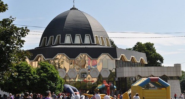 Central mosque in Nalchik. Photo by the press service of the KBR's Spiritual Administration of Muslims (kbrdum.ru)