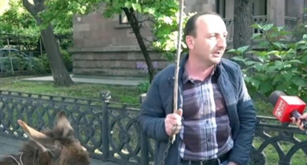 Pashinyan's opponent at the Armenian parliament in Yerevan. Screenshot of the video by YerevanToday