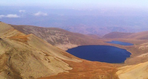 The Black Lake in the Syunik Region of Armenia. Photo: Albero https://ru.wikipedia.org/