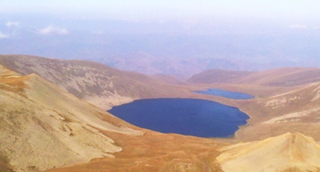 Sevlich (Kara gol) lake, also known as the Black Lake. Photo: Albero, http://commons.wikimedia.org/index.php?curid=79560385