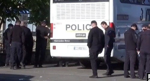 The police officers in the city of Dmanisi. Screenshot of the video https://www.rustavi2.ge/ka/news/199274