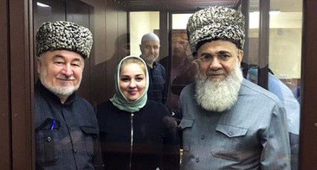 Malsag Uzhakhov, Zarifa Sautieva and Akhmed Barakhoev (from left to right) before the court session. March 2021. Photo by Bagautdin Myakiev