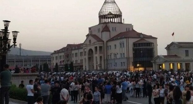 Residents of Stepanakert gather at a rally to demand the resignation of the President of Nagorno-Karabakh, June 21, 2021. Photo by Alvard Grigoryan for the Caucasian Knot