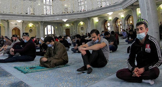 Believers praying in a mosque. Photo: REUTERS/Alexey Nasyrov