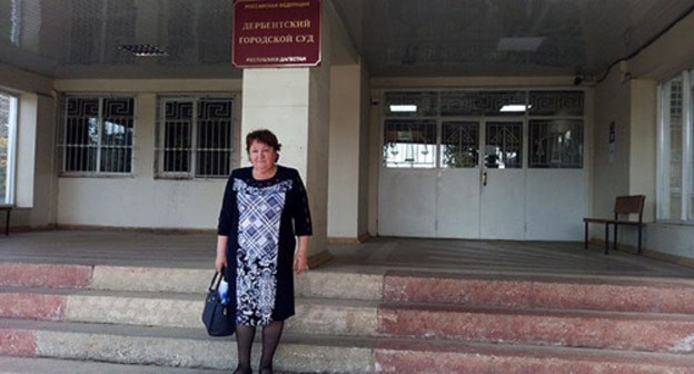 Yelena Barzukaeva at the Derbent City Court hearing a lawsuit a law enforcer had filed against her. April 29, 2021. Photo by Rasul Magomedov for the "Caucasian Knot"