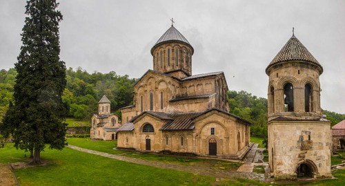 The Gelati Monastery Complex. Photo: Ihor Burliai   https://ru.wikipedia.org/wiki/Гелатский_монастырь#/media/Файл:Gelati_Monastery_1.jpg