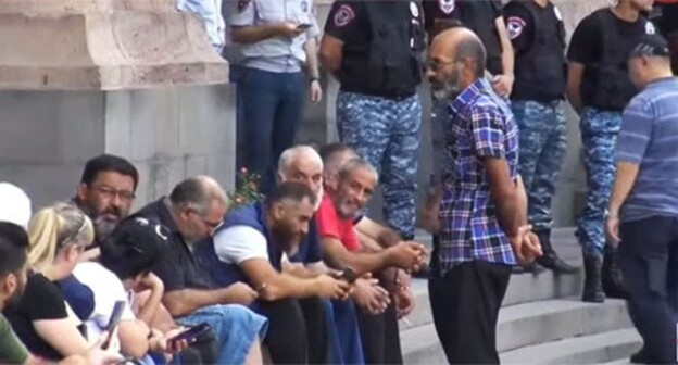 A protest rally held by the relatives of the soldiers who disappeared in Nagorno-Karabakh. Yerevan, August 27, 2021. Screenshot of the video https://armeniatoday.news/общество/345113/