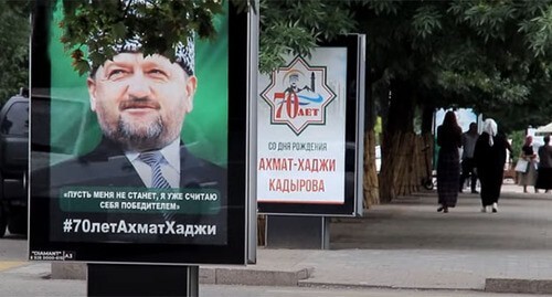 Akhmat Kadyrov’s portrait in the streets of Grozny. August 2021. Screenshot of the video by the "Kavkaz. Realii" https://www.youtube.com/watch?v=YU66WmSzuFM