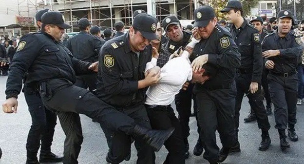 Policemen detain an activist. Photo: REUTERS/David Mdzinarishvili