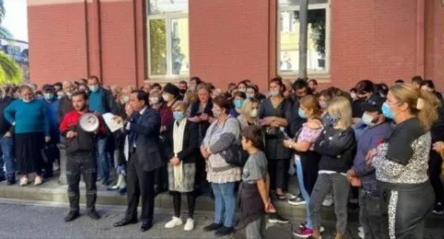 Protest action held by Batumi residents on September 26, 2021. Screenshot: http://www.facebook.com/TvMtavari/posts/734283354608444?_tn_=-R