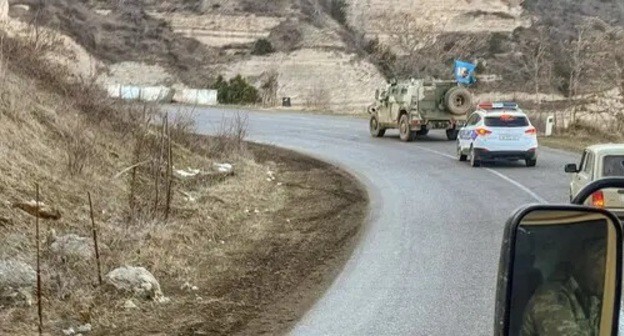 Russian peacekeepers accompany vehicle coming from Azerbaijan, Lachin District, February 2021. Photo by Aziz Karimov for the Caucasian Knot