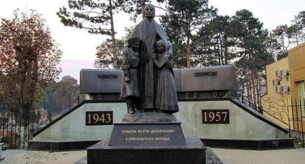 Memorial to the Victims of the Deportation opened in the village of Uchkeken on May 2, 2014. Photo by Leonid Tarasyev https://lookmytrips.com/585e8900ff9367418508a421/pamiatnik-zhertvam-deportatsii-ff9367