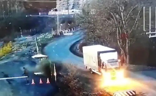 The moment of the explosion at the checkpoint near Shushi. Screenshot of a video posted by the Artsakh Daily Telegram channel, https://t.me/Artsakh_Daily/523?fbclid=IwAR2OXtKojqv0OZGsttkJlqhwJdCyftcpvvUore46U3XuK_M9OMZk44VnLO8