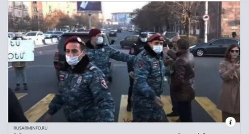 Supporters of the opposition "National Democratic" during a rally in Yerevan, November 22, 2021. Screenshot: https://www.facebook.com/rusarminfo.ru/posts/306262141501534