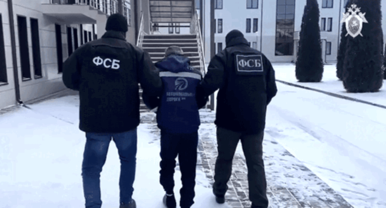 Two men detained on suspicion of taking part in the attack of Basaev's and Khattab's grouping on Dagestan in 1999. Screenshot of the video by the Investigating Committee of the Russian Federation (ICRF) https://sledcom.ru/news/item/1642760/