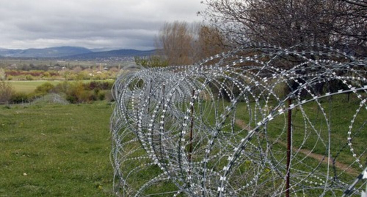 The borderline between Georgia and South Ossetia. Photo https://ru.wikipedia.org/wiki/Государственная_граница_Южной_Осетии