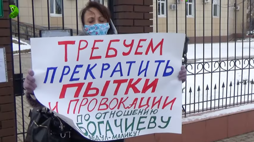 Zarema Barakhoeva held a picket in Astrakhan in protest of a violation of Abdul-Malik Albogachiev's rights in the colony. Screenshot of the video by the "Caucasian Knot"